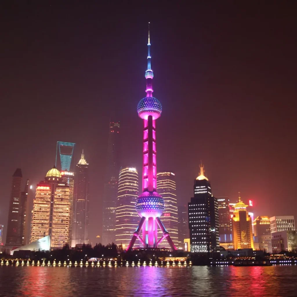 Abendliche Skyline von Shanghai